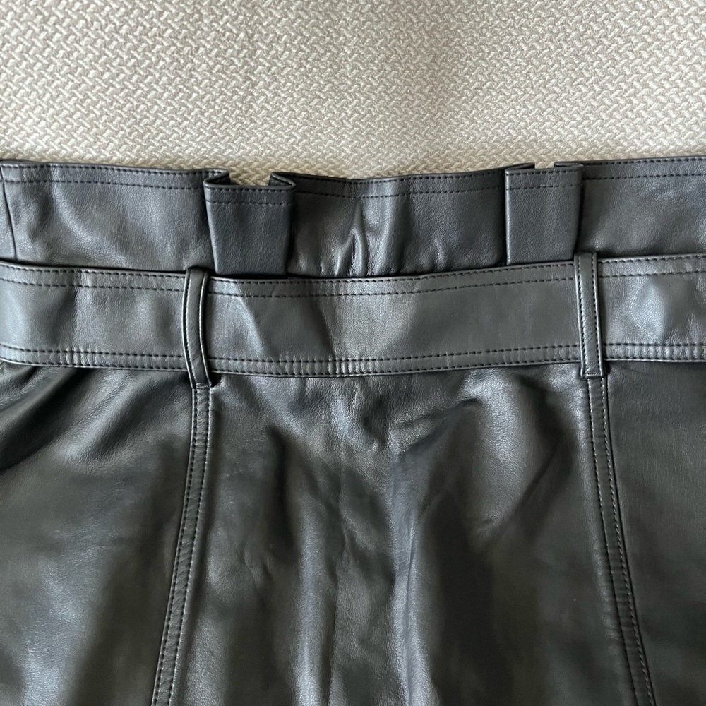 Banana Republic Black Faux Leather Mini Skirt Size 6 - Picture 9 of 9
